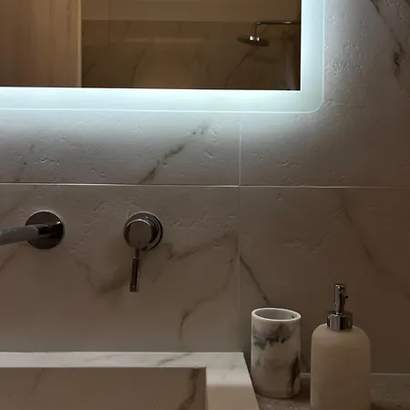 Theros - 1 Apartment